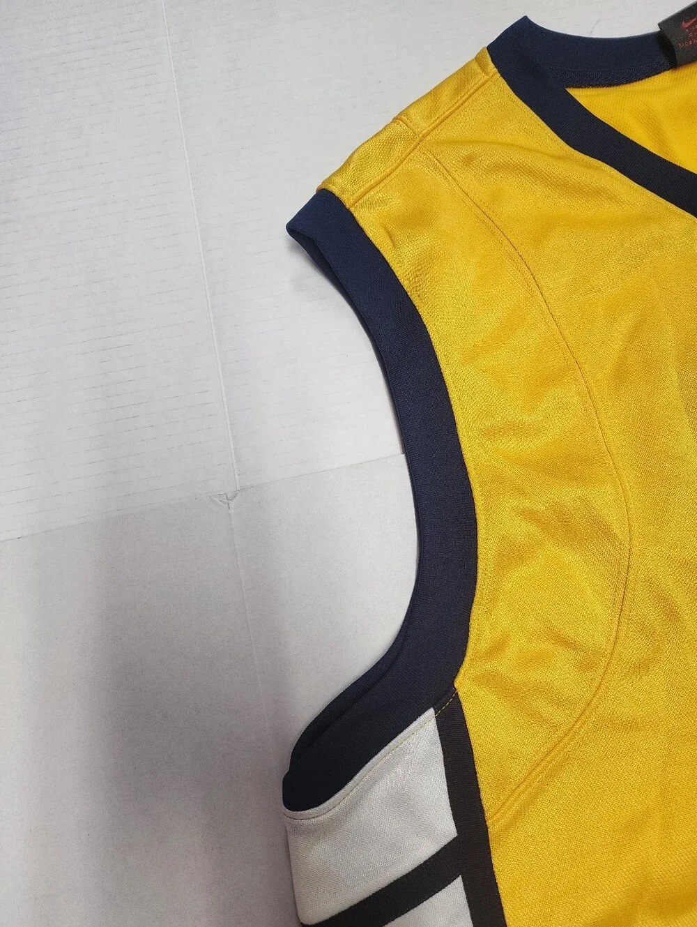 Nike Air Jordan Men's Size Large University Of California #25 Yellow Jersey